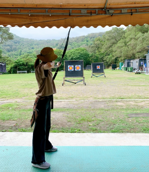 柯佳嬿打发闲暇学射箭,直呼“真的想拍戏了” 2d6e-itmiwry8554844